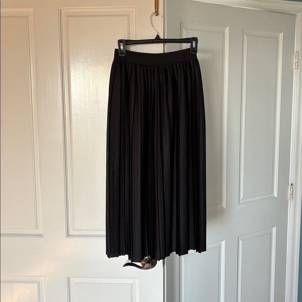 Lululemon Satin Pleated Midi Skirt in Black in XS - Picture 7 of 9